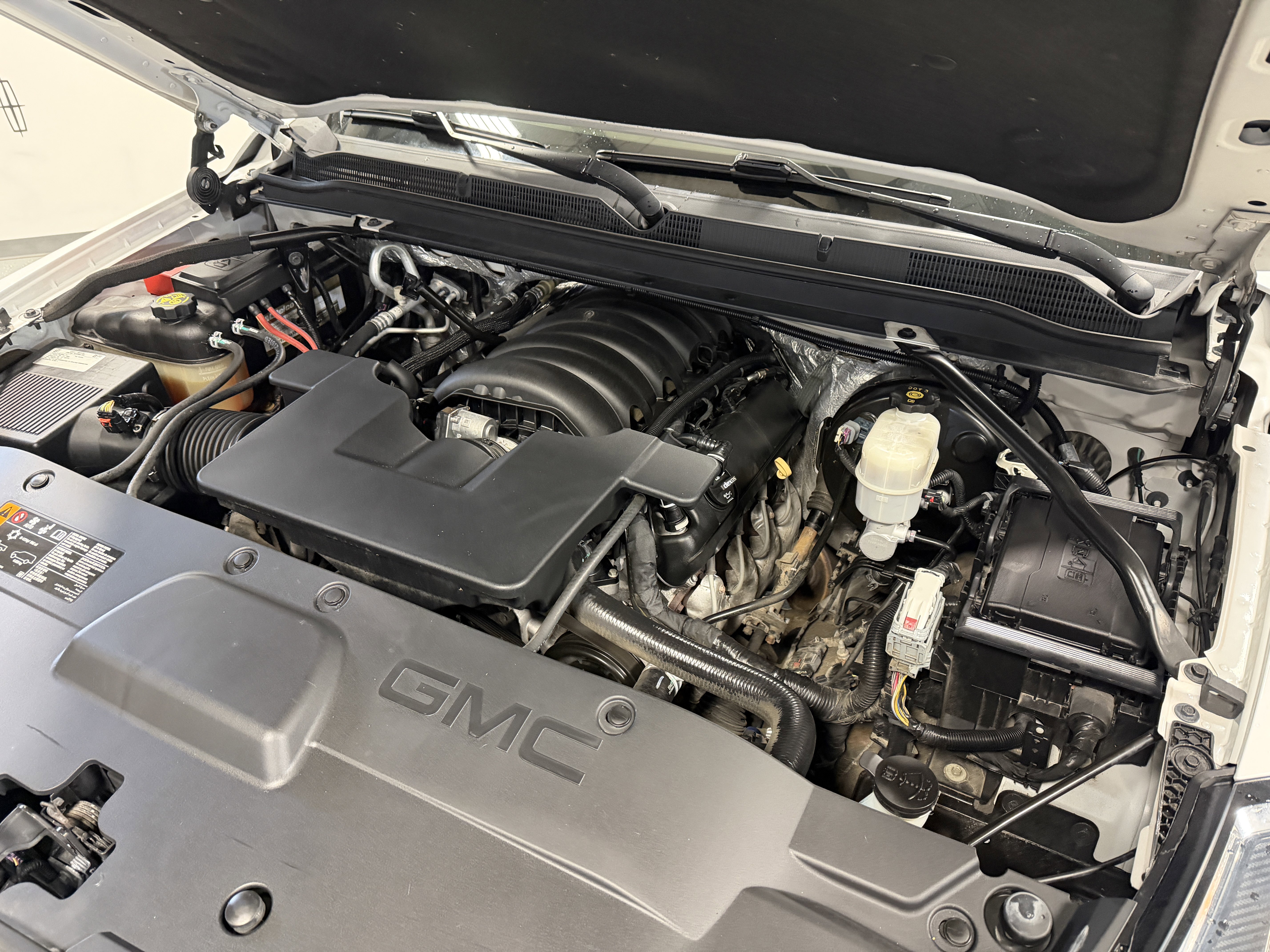 Used 2017 GMC Yukon SLT w/ Premium Edition AWD/4WD image 35