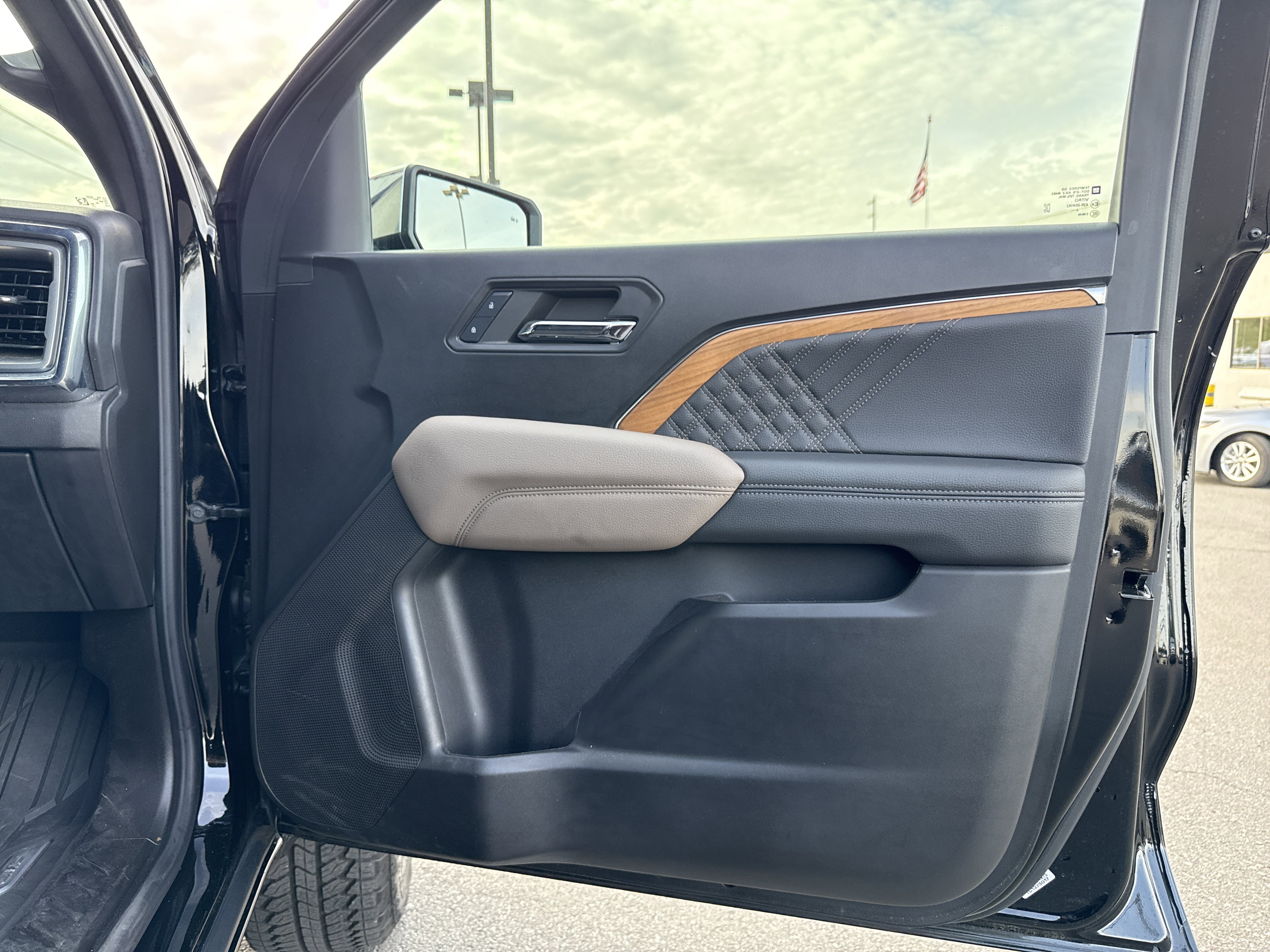 Used 2024 GMC Canyon Denali w/ LPO, Denali Black Edition image 35