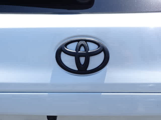 Certified 2022 Toyota Corolla Cross LE w/ Black Badges Package (TMS) AWD/4WD image 9