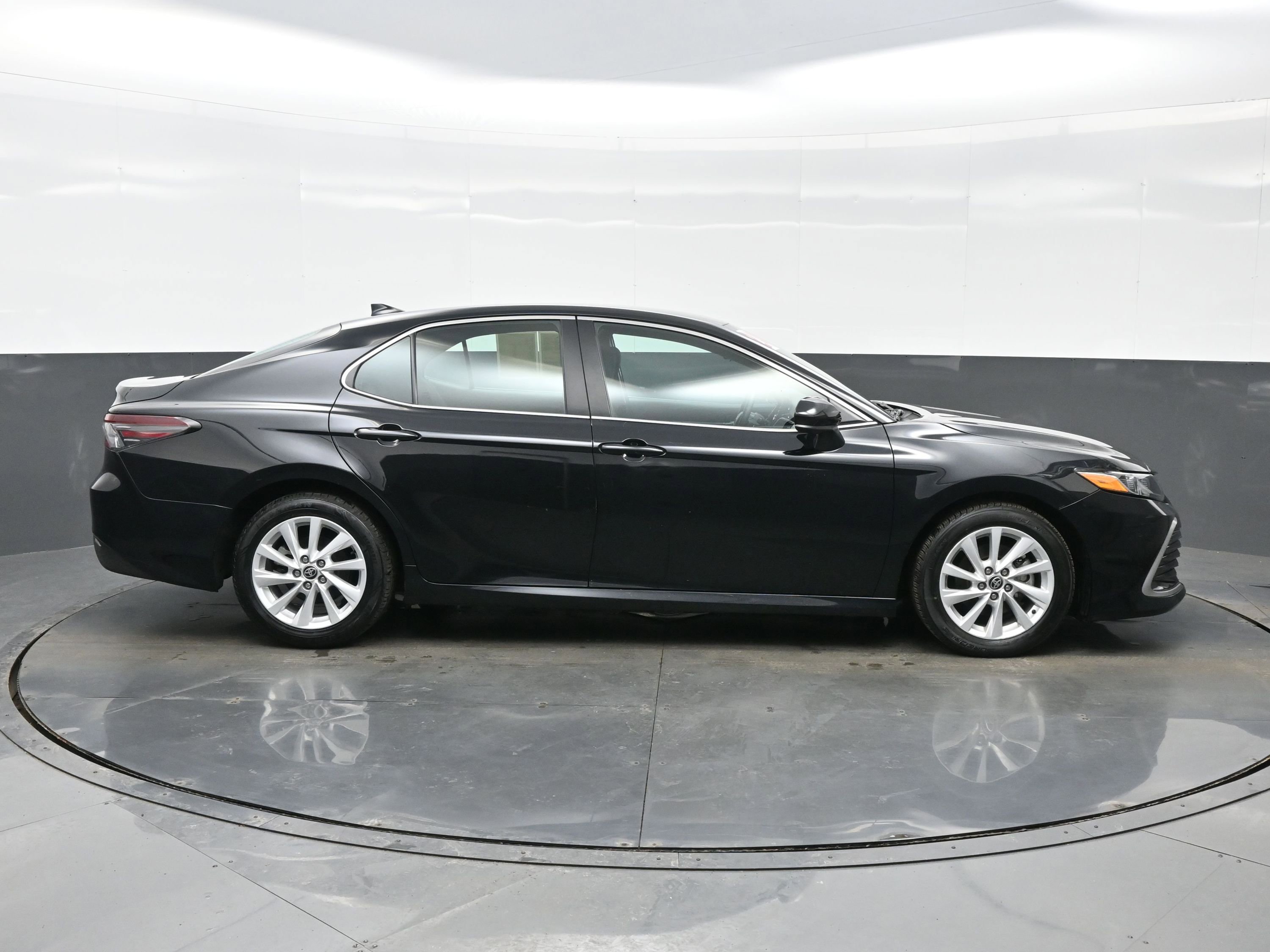 Used 2024 Toyota Camry LE image 7