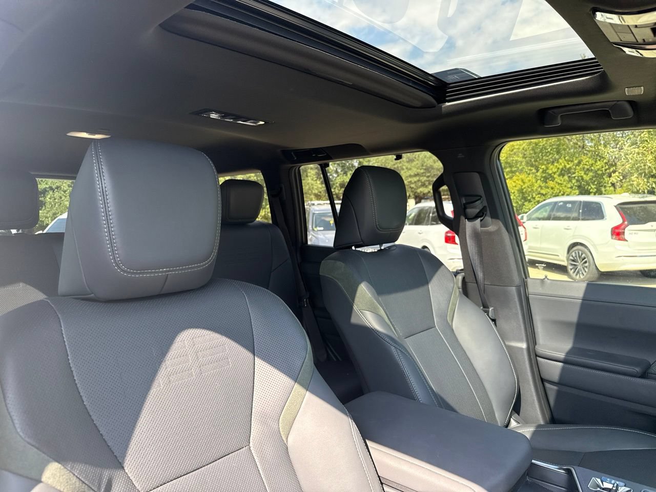 Used 2024 Lexus GX 550 AWD/4WD image 13
