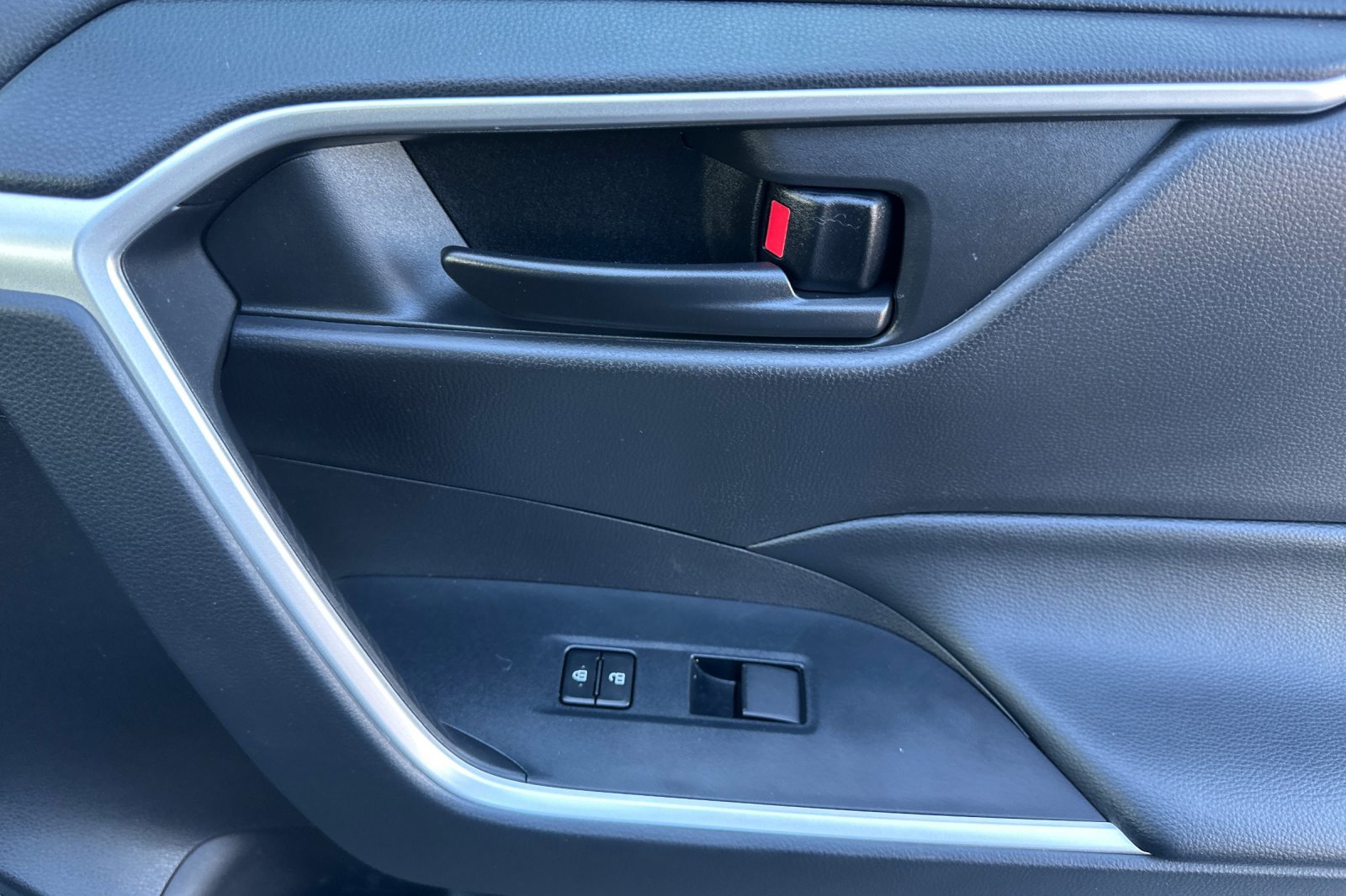 Used 2022 Toyota RAV4 LE image 20