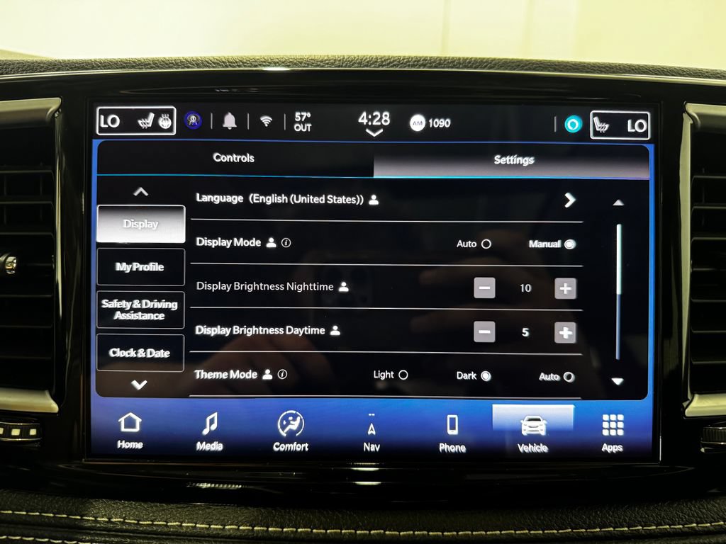 Used 2024 Chrysler Pacifica Limited FWD image 43