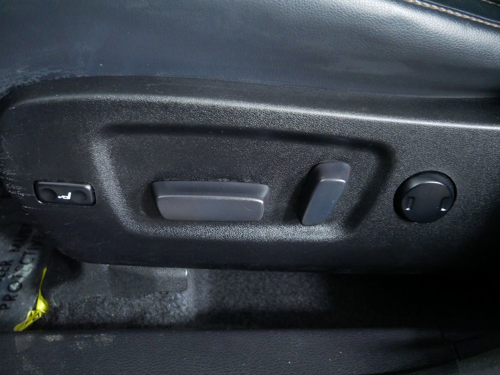 Used 2018 Toyota Highlander XLE image 21