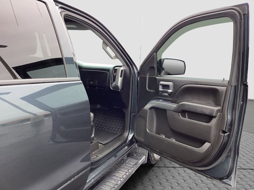 Used 2018 Chevrolet Silverado 1500 LT w/ All Star Edition image 29
