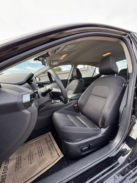 Used 2024 Nissan Altima 2.5 SV image 10