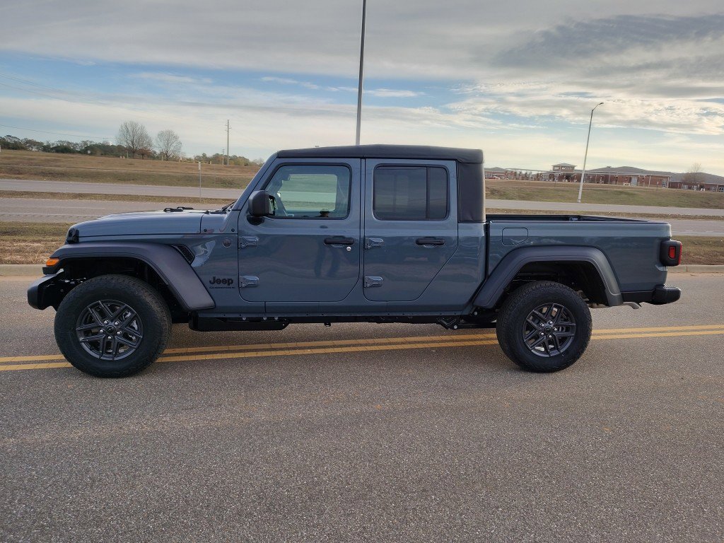 New 2026 Jeep Gladiator Sport AWD/4WD image 5