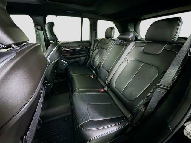 Used 2023 Jeep Grand Cherokee Overland w/ Advanced Protech Group III image 24