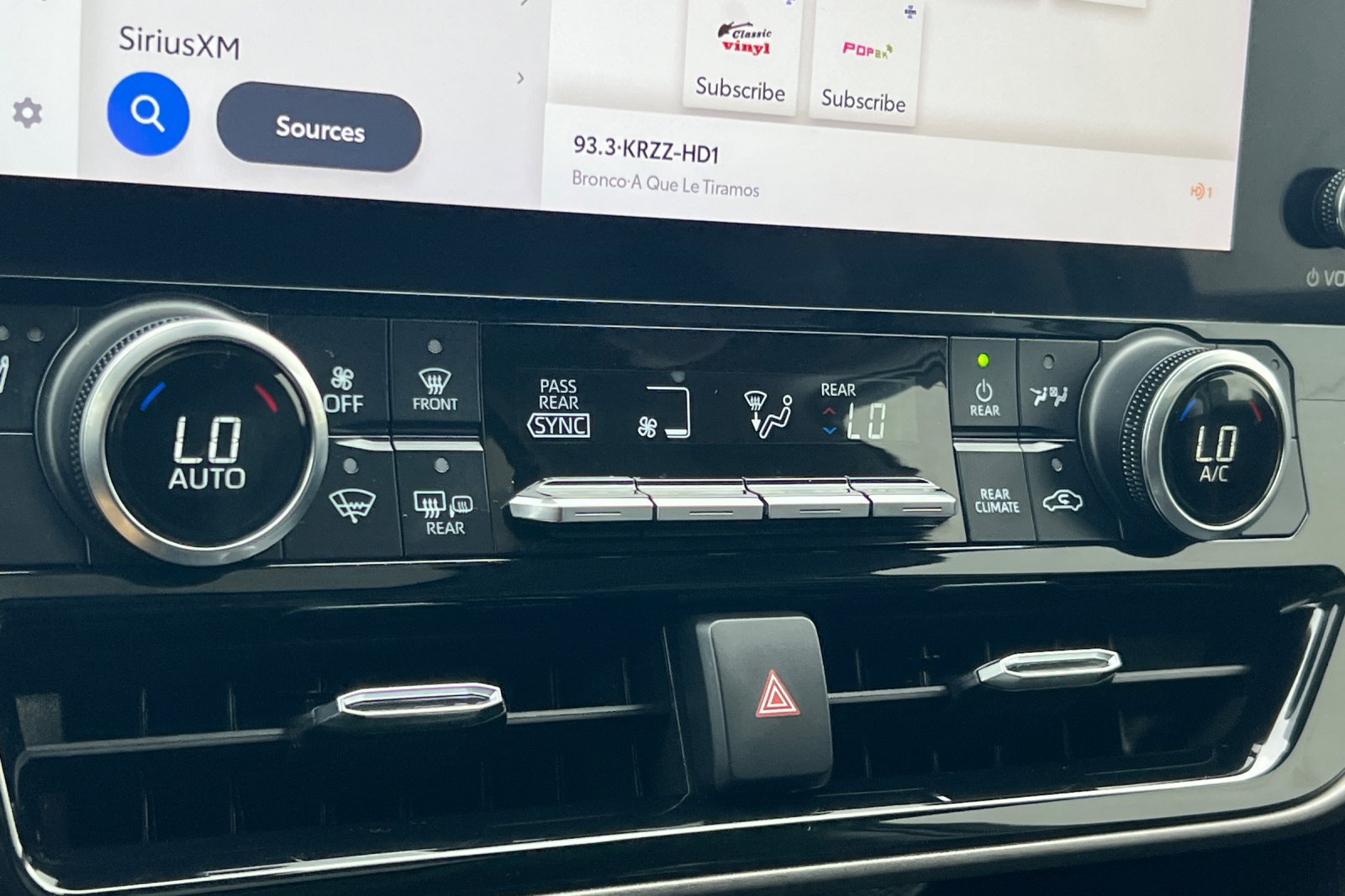 Used 2023 Toyota Highlander XLE AWD/4WD image 21