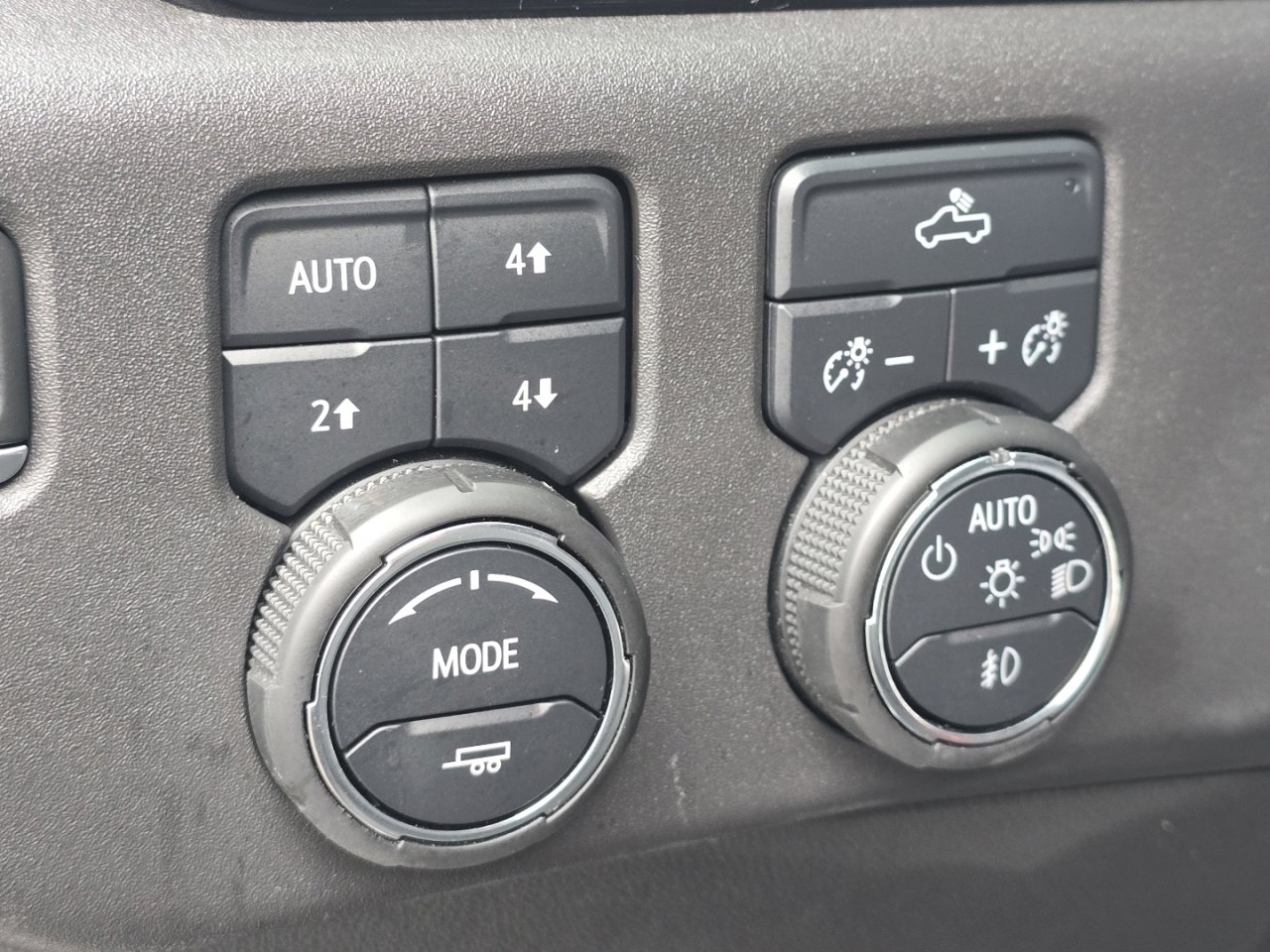 Used 2024 Chevrolet Silverado 1500 LT Trail Boss w/ Convenience Package II image 12