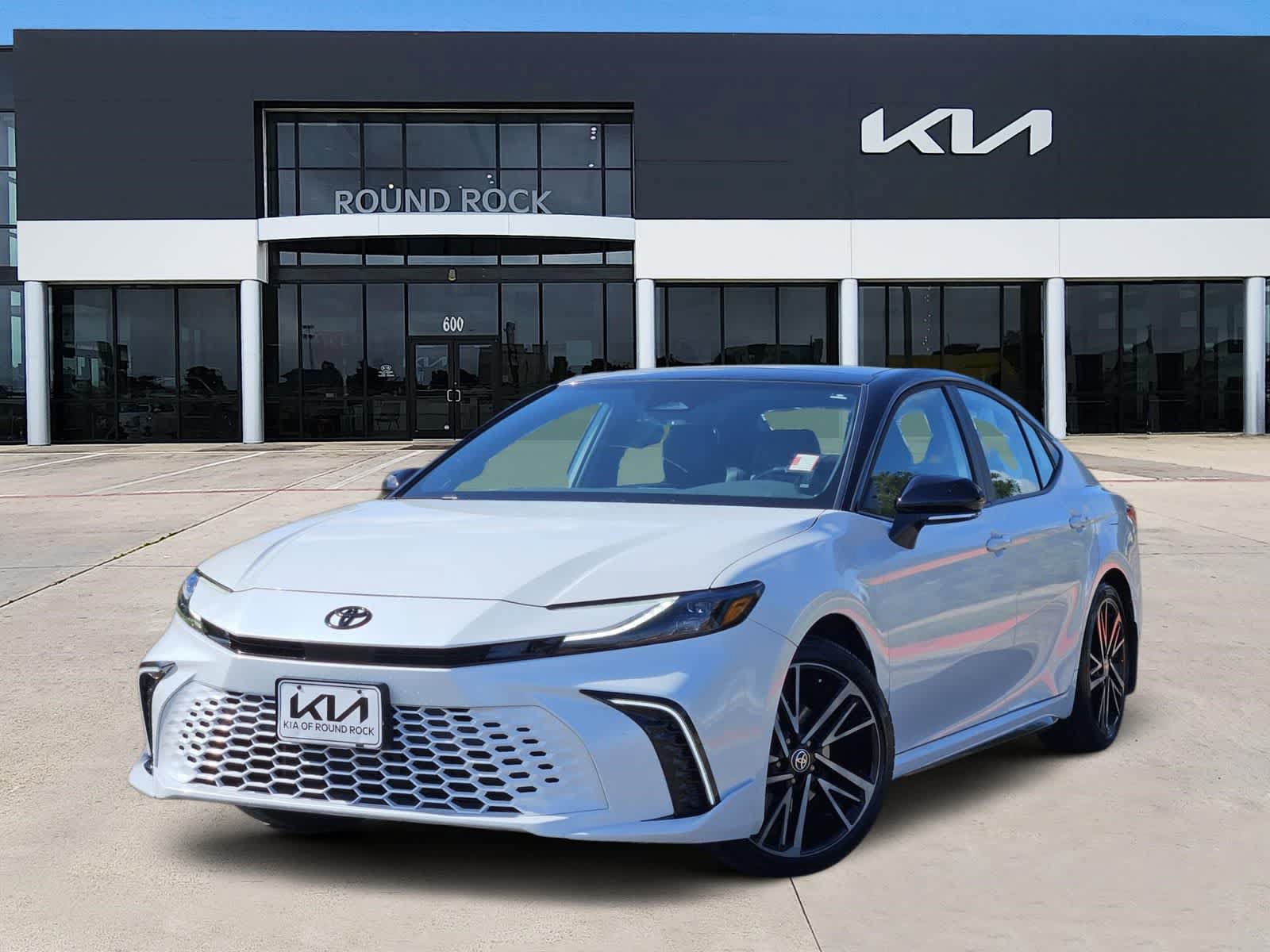Used 2025 Toyota Camry XSE FWD image 1