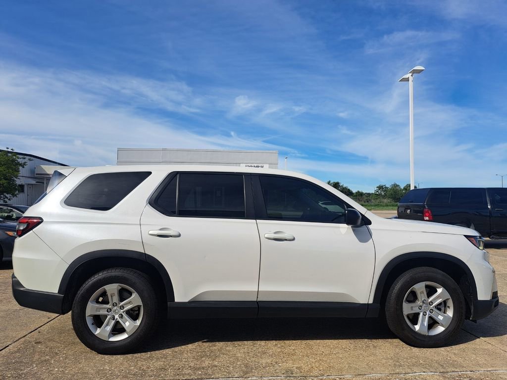 Used 2023 Honda Pilot LX image 4