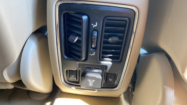 Used 2020 Jeep Grand Cherokee Overland AWD/4WD image 27