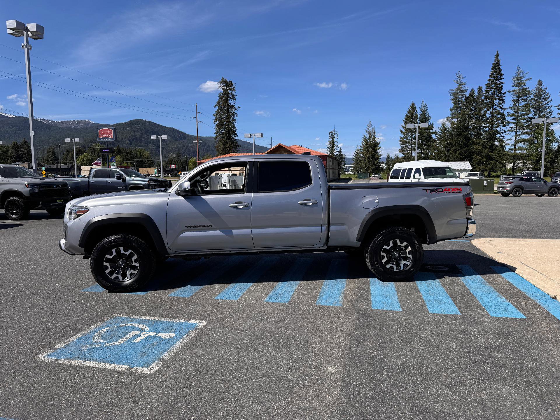 Used 2020 Toyota Tacoma TRD Off-Road AWD/4WD image 4