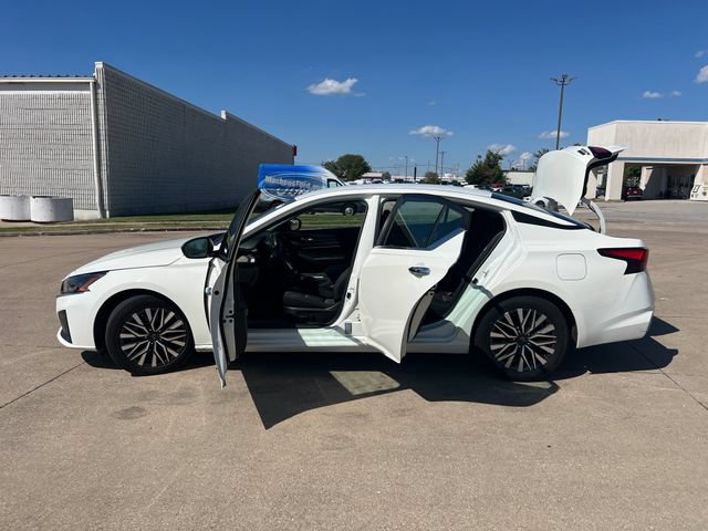 Used 2025 Nissan Altima 2.5 SV FWD image 4