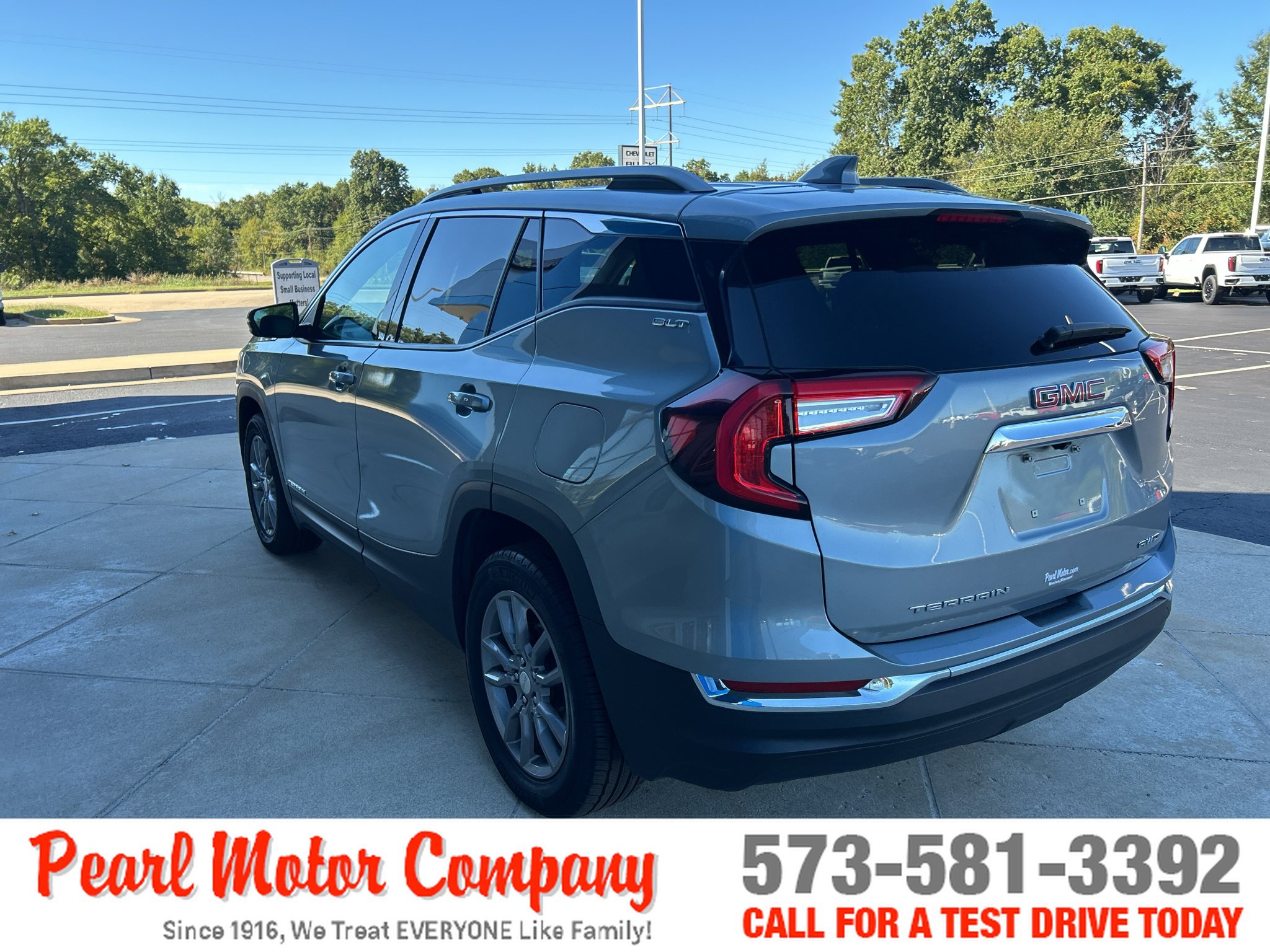 Used 2024 GMC Terrain SLT AWD/4WD image 6