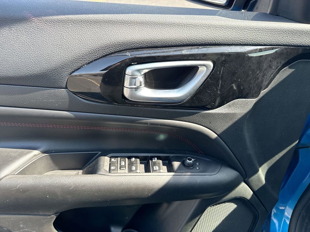 Used 2025 Jeep Compass Trailhawk image 13