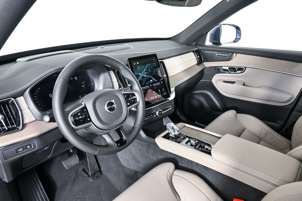New 2026 Volvo XC90 T8 Ultra w/ Protection Package Premier image 4