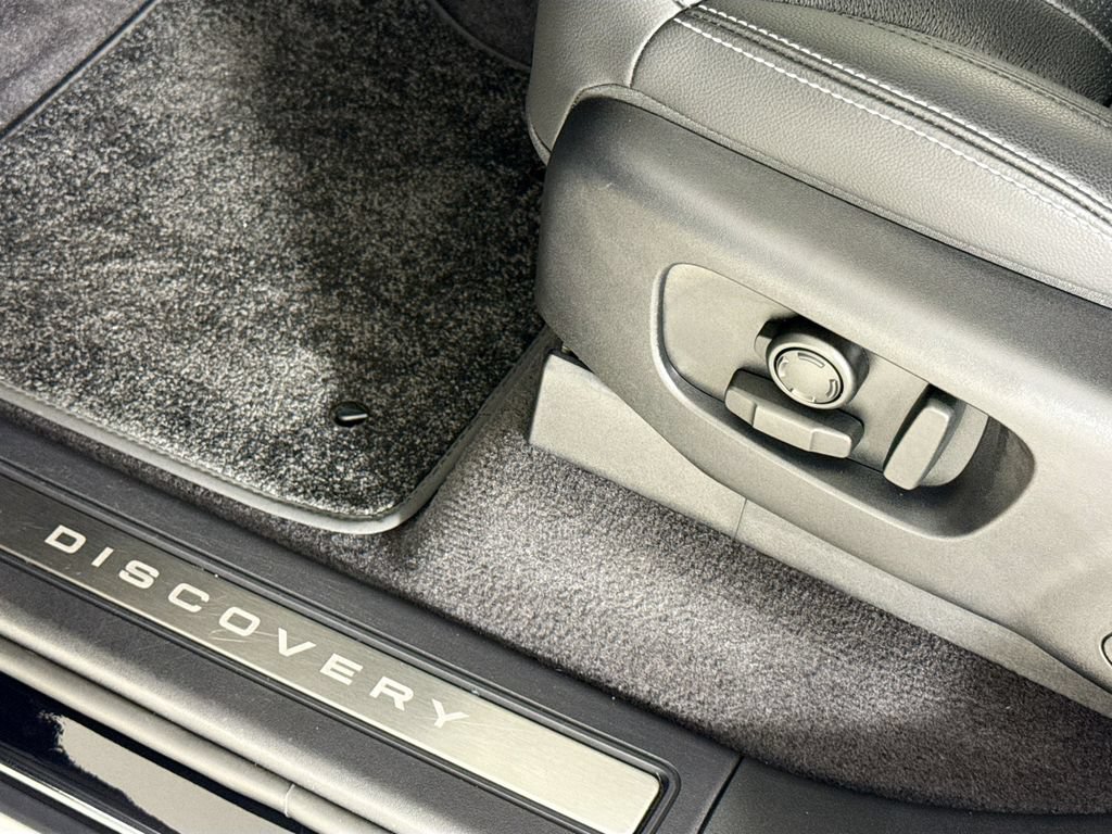 Used 2025 Land Rover Discovery S AWD/4WD image 18