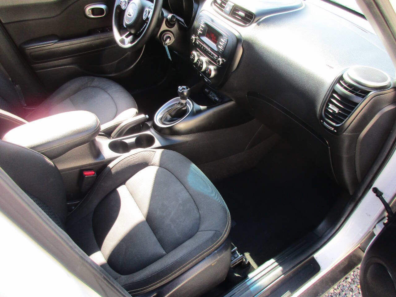 Used 2015 Kia Soul + image 6