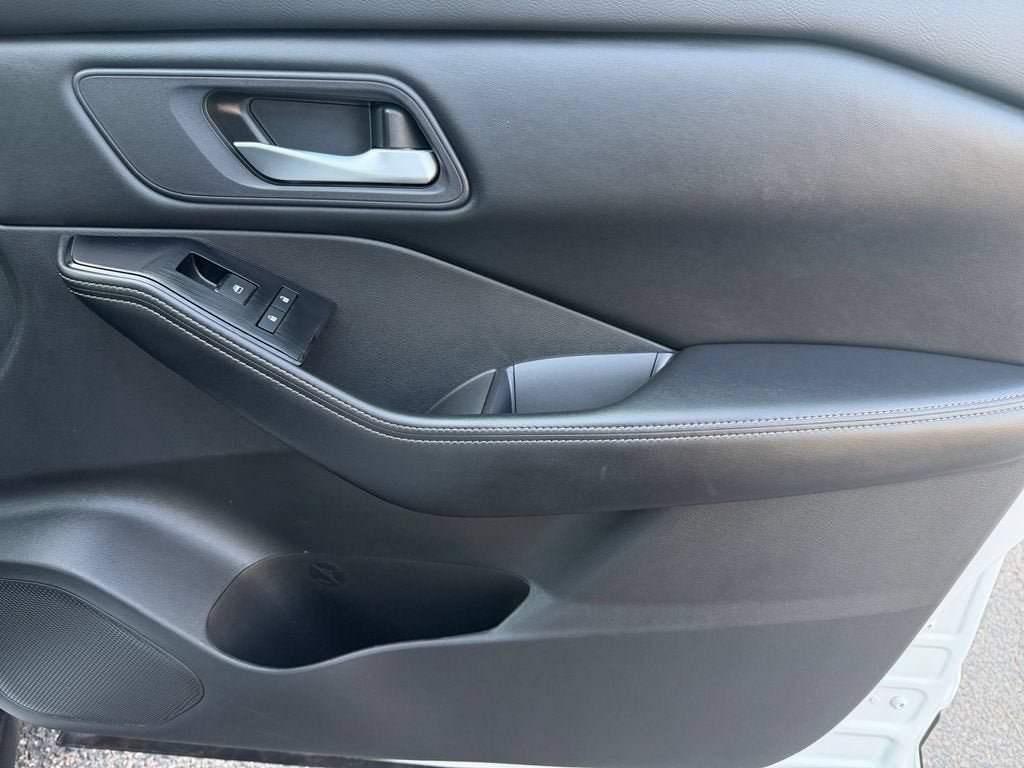 Used 2024 Nissan Rogue SV FWD image 16