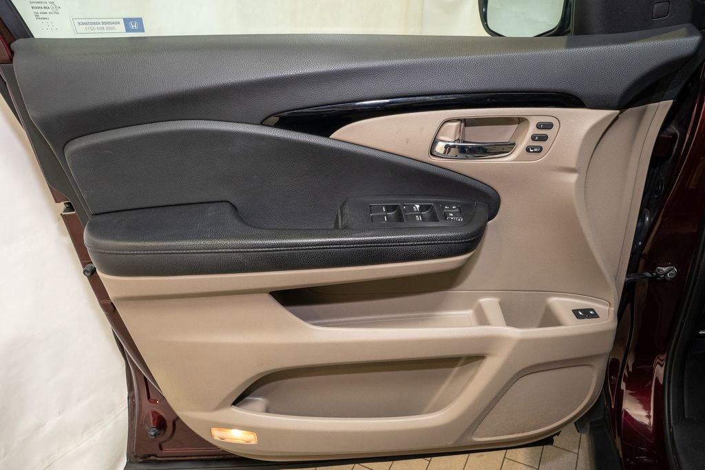 Used 2017 Honda Pilot Elite image 17