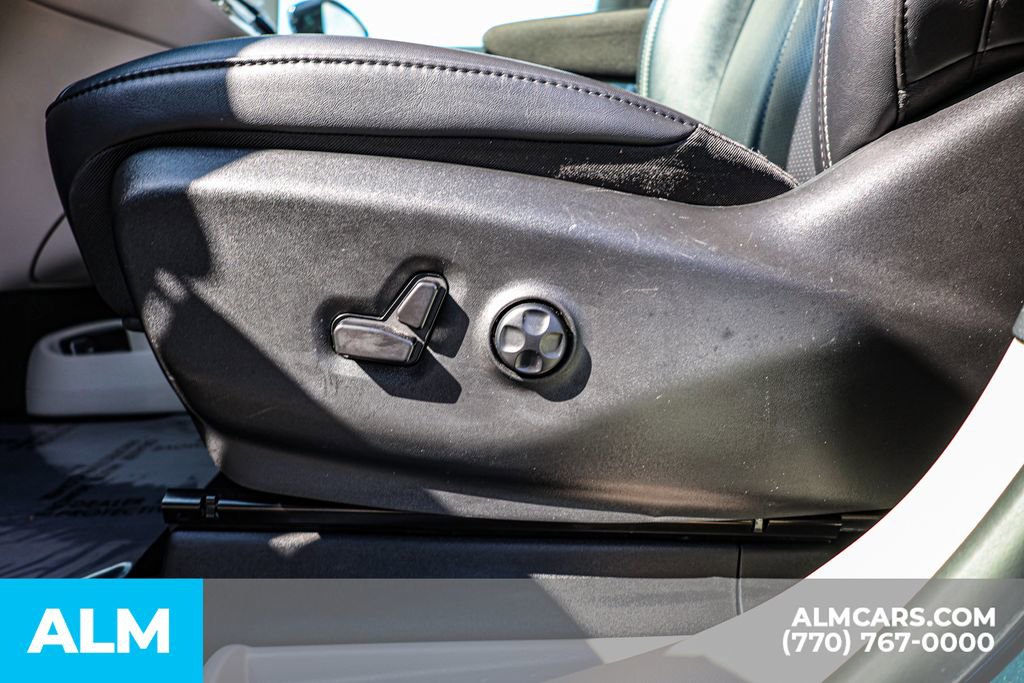 Used 2024 Chrysler Pacifica Touring-L image 28