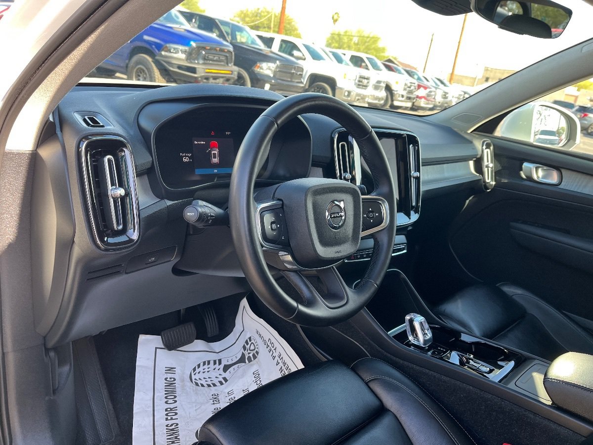 Used 2023 Volvo XC40 B5 Plus AWD/4WD image 25