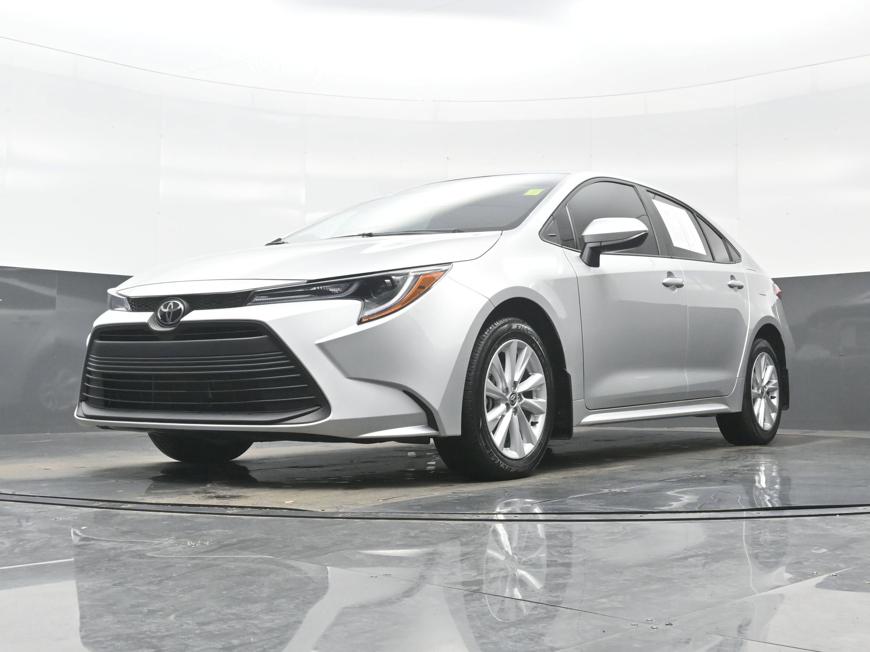 Used 2025 Toyota Corolla LE w/ LE Premium Package image 25