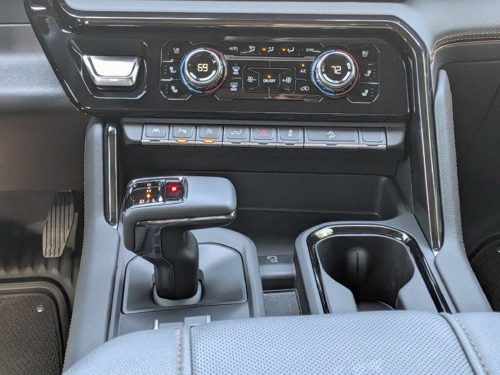 Used 2024 GMC Sierra 1500 AT4 w/ Technology Package AWD/4WD image 18