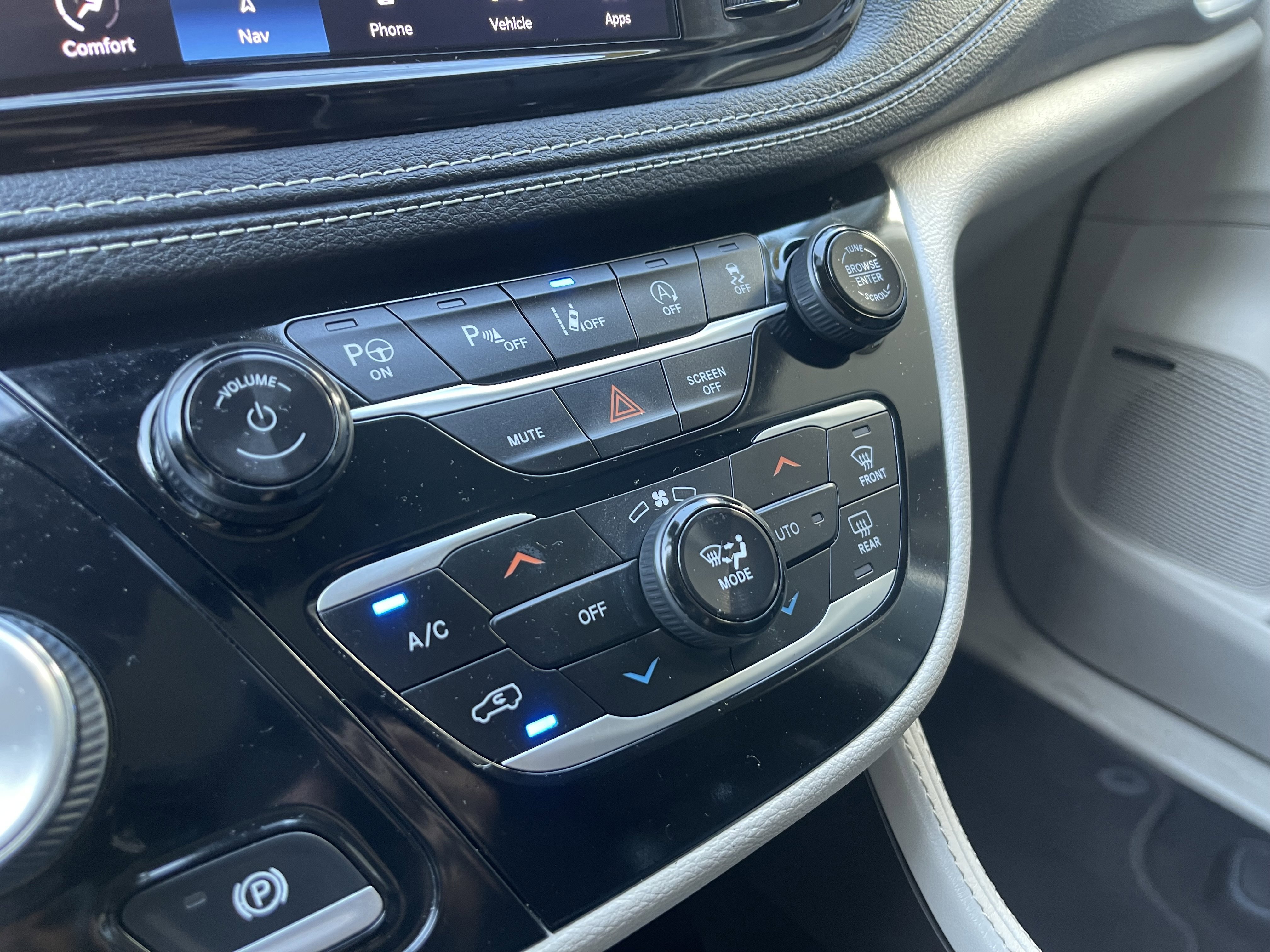 Used 2022 Chrysler Pacifica Limited FWD image 33