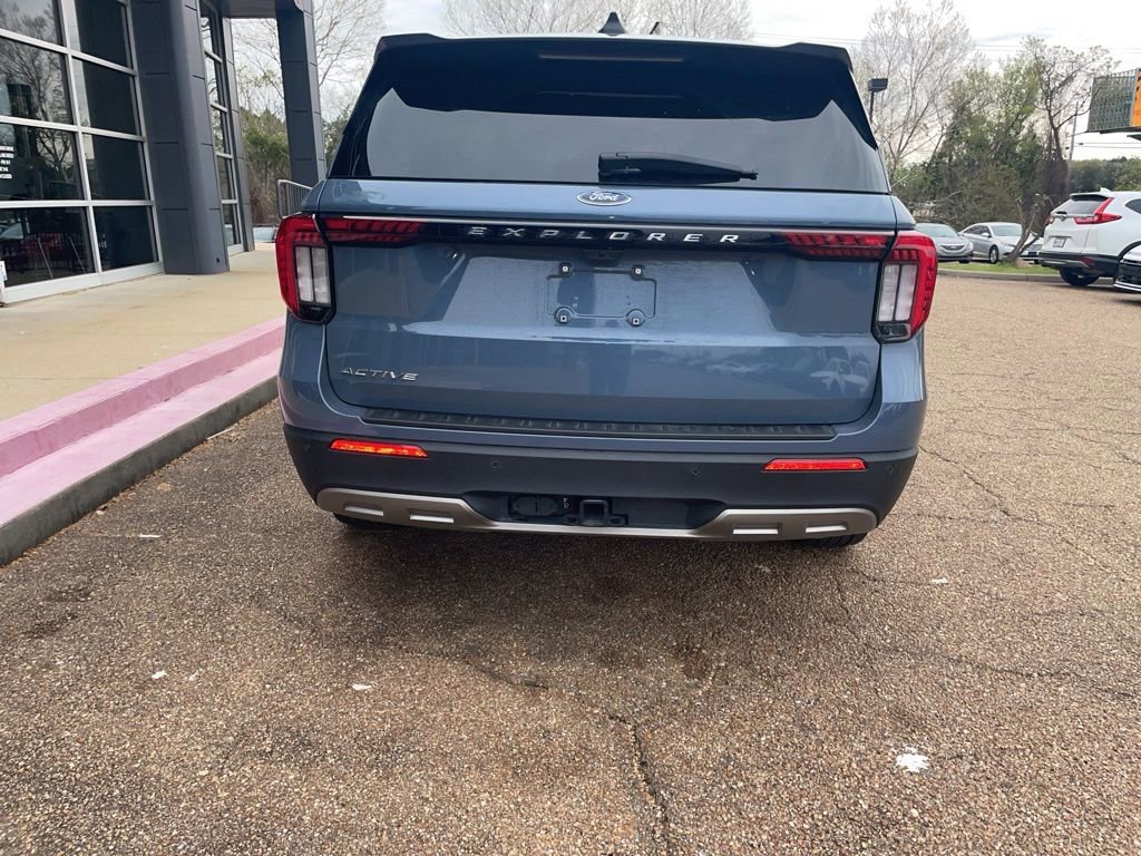 Used 2025 Ford Explorer Active w/ Active Comfort Package image 7