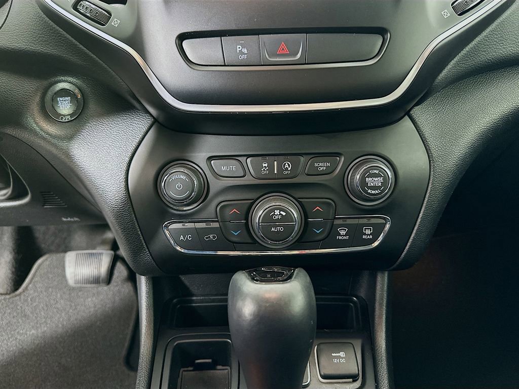 Used 2019 Jeep Cherokee Latitude Plus image 15