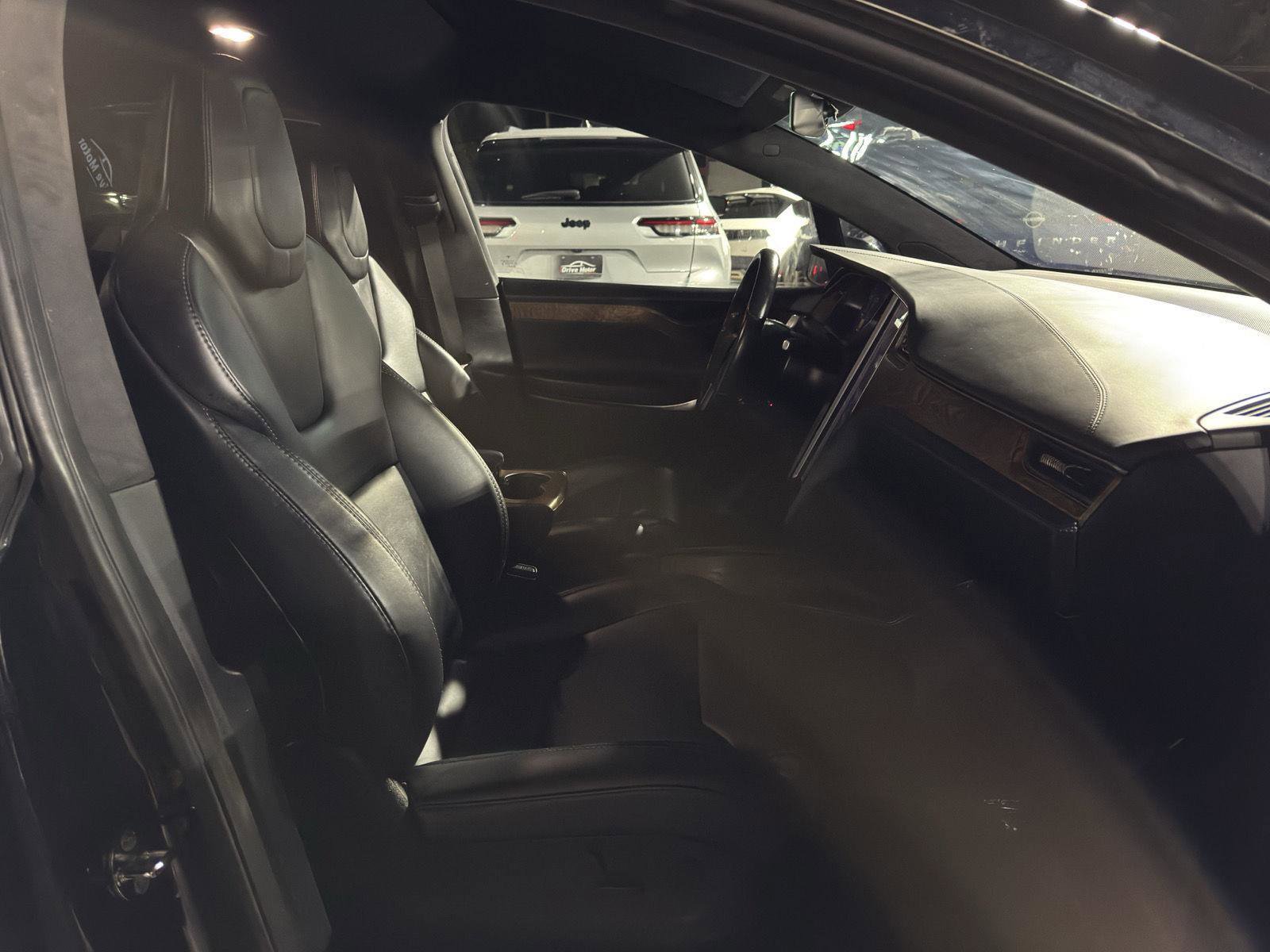 Used 2018 Tesla Model X 75D image 39