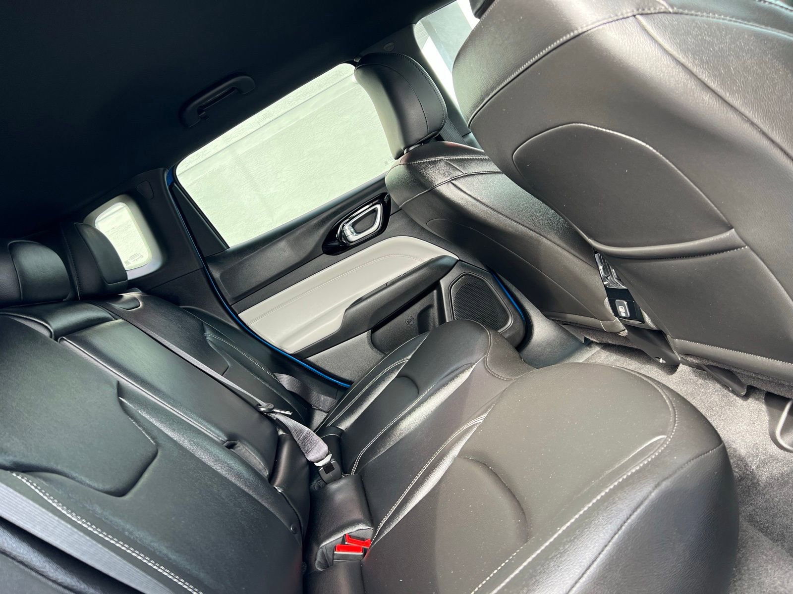 Used 2025 Jeep Compass Limited image 48