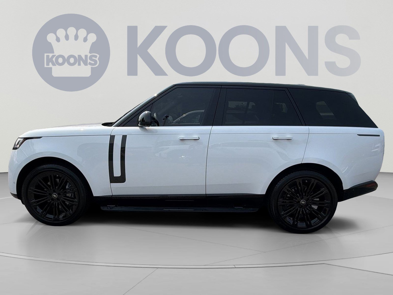 Used 2025 Land Rover Range Rover SE AWD/4WD image 2