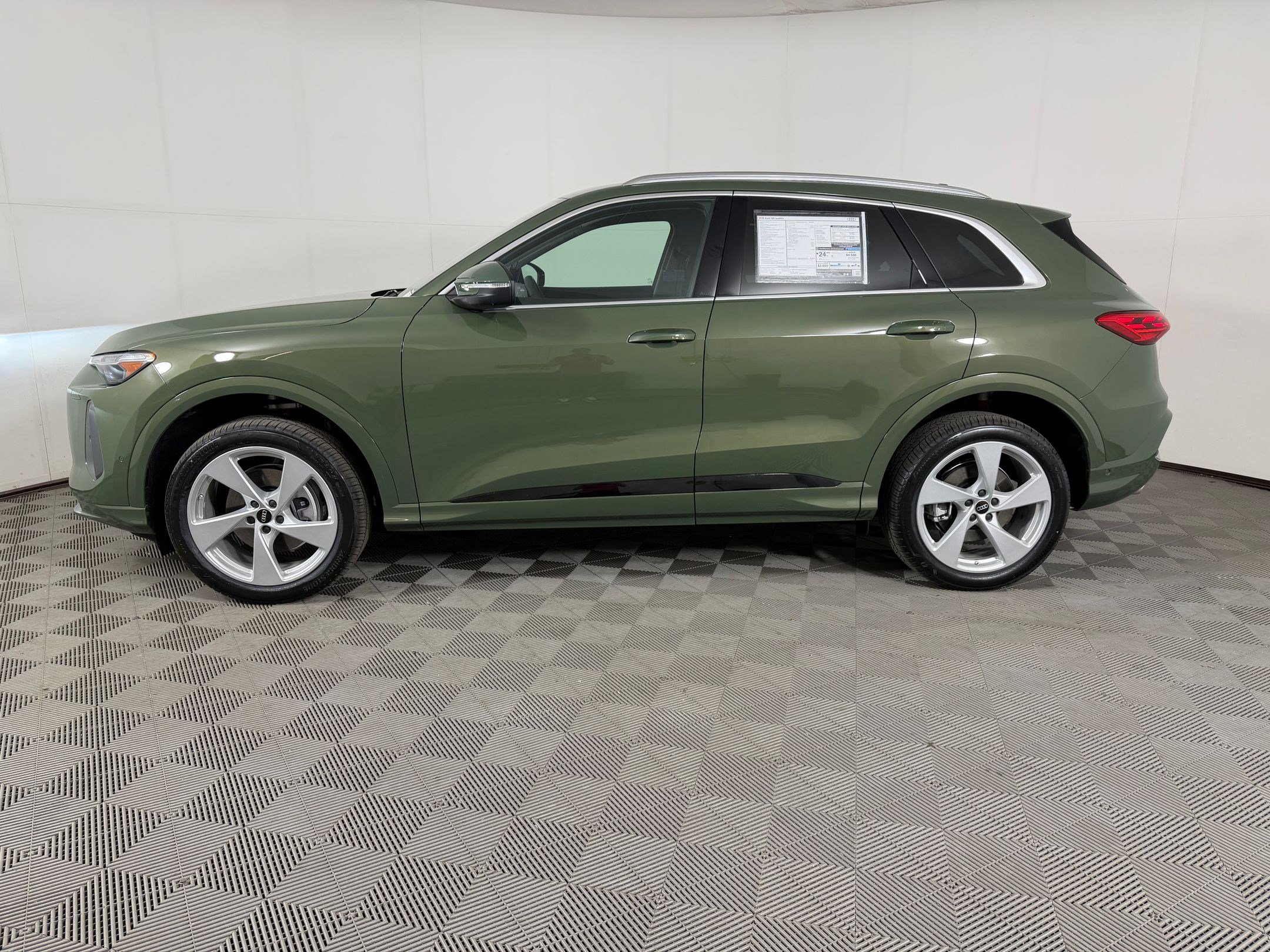 New 2026 Audi Q5 Premium Plus AWD/4WD image 2