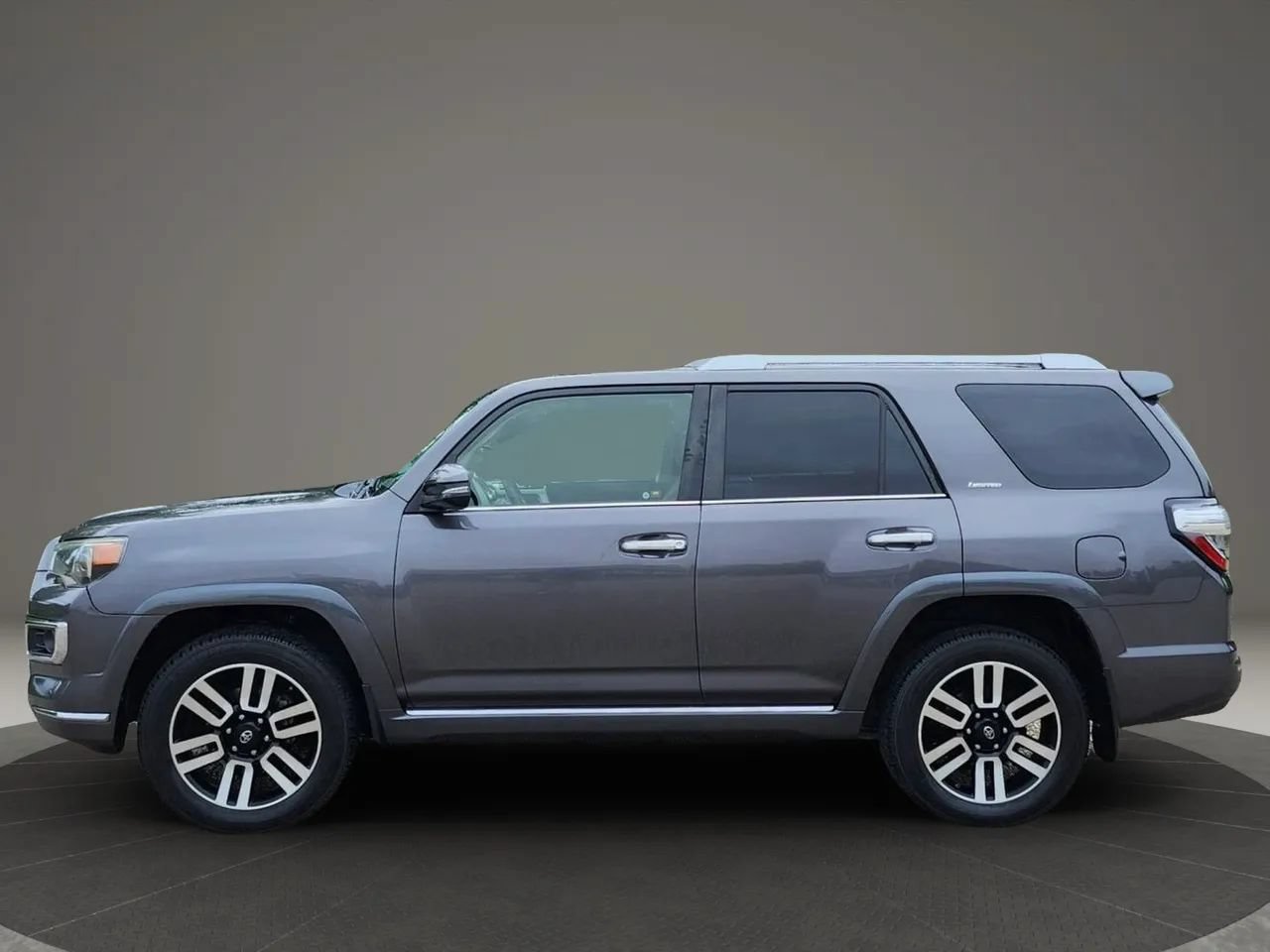 Used 2016 Toyota 4Runner Limited AWD/4WD image 2