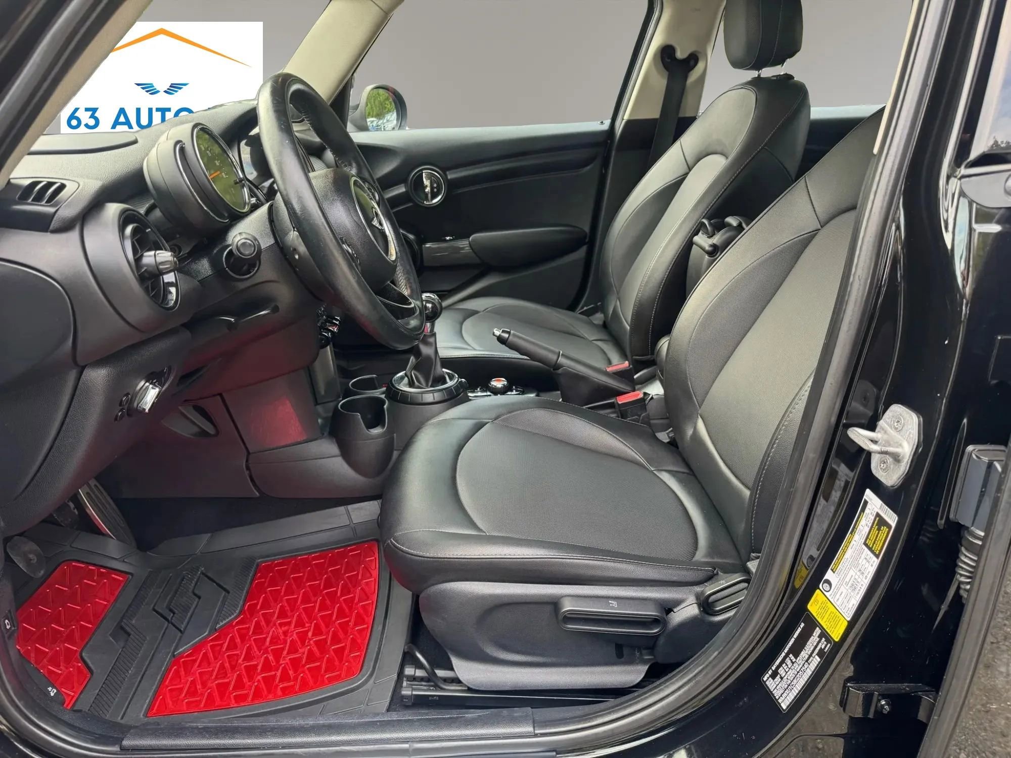 Used 2016 MINI Cooper 4-Door Hardtop w/ Premium Package image 12