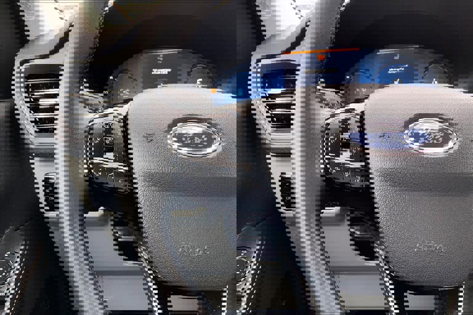 Certified 2025 Ford Escape SE w/ PHEV Premium Package image 24