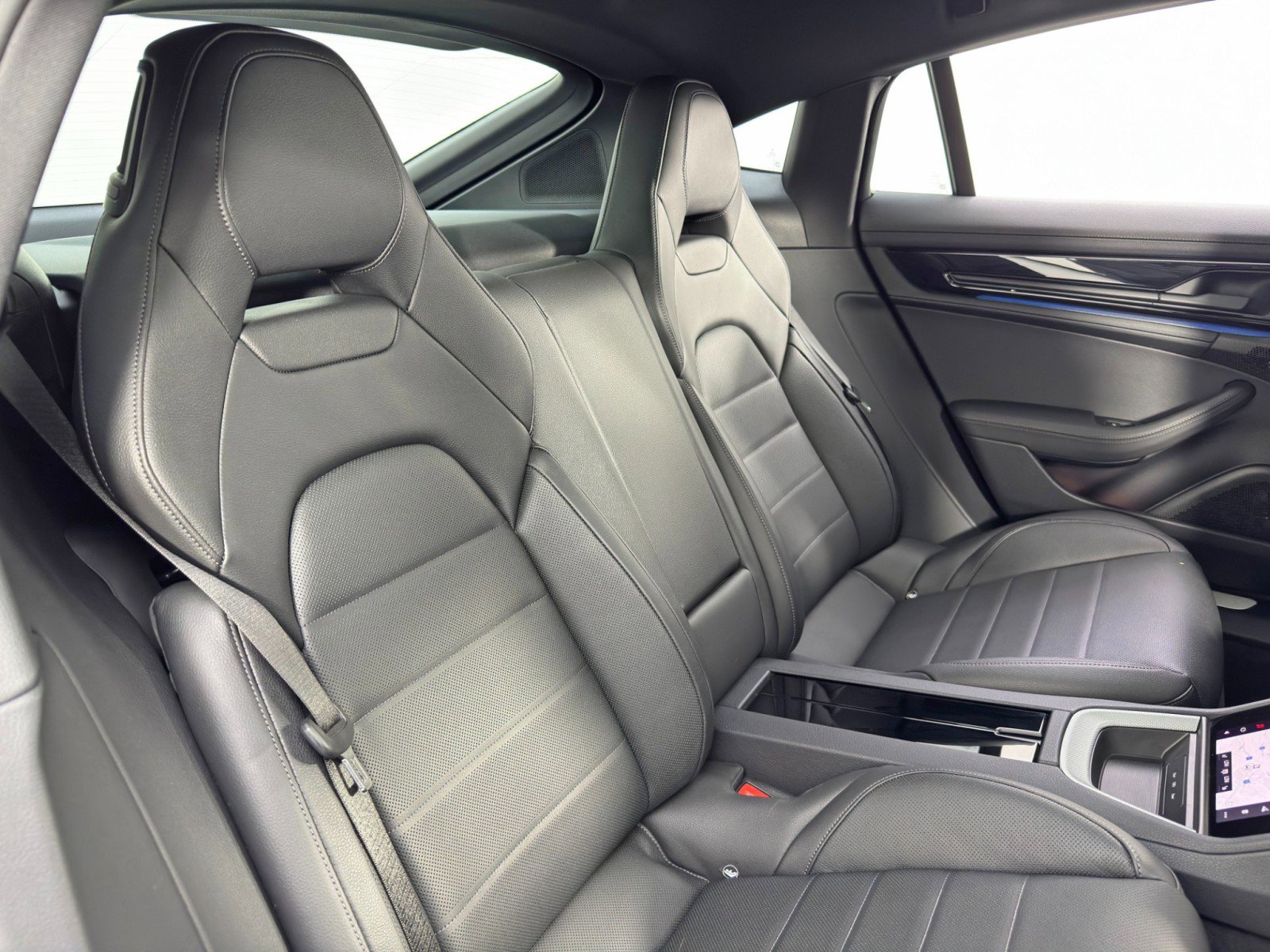 Used 2025 Porsche Panamera w/ Premium Package image 39