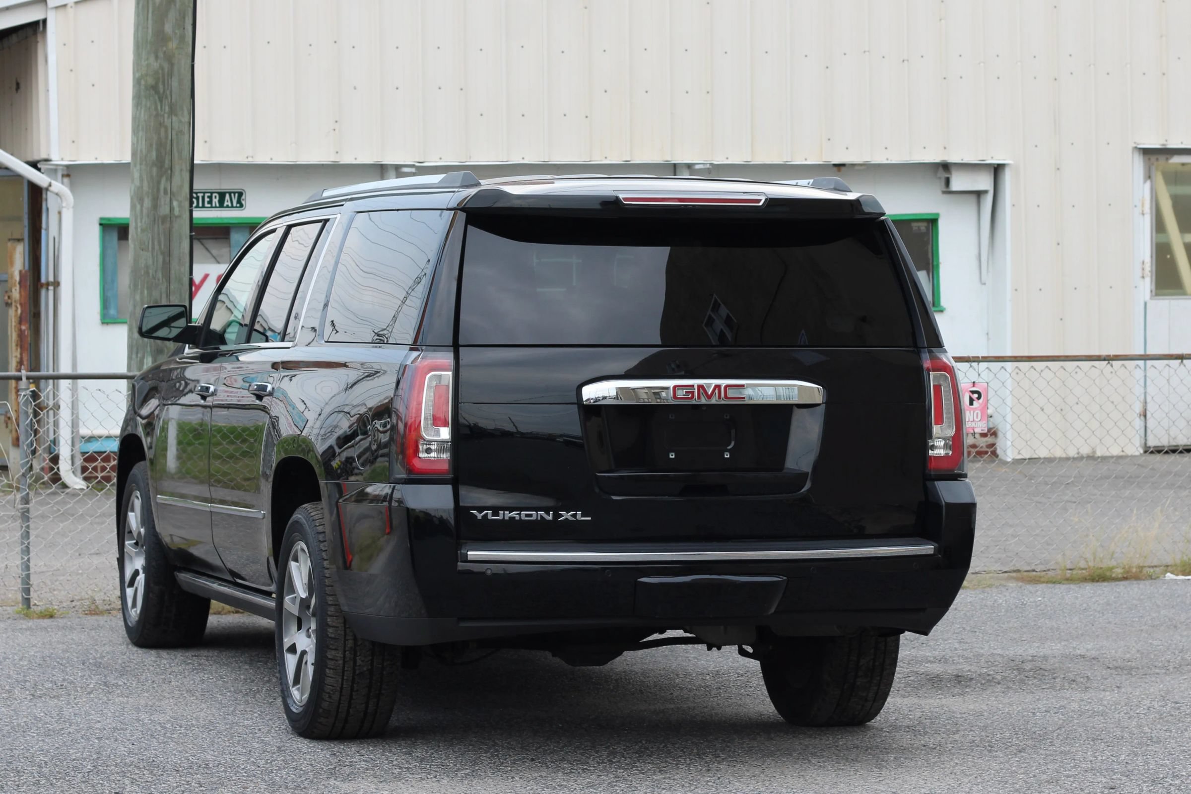 Used 2016 GMC Yukon XL Denali w/ Open Road Package AWD/4WD image 6