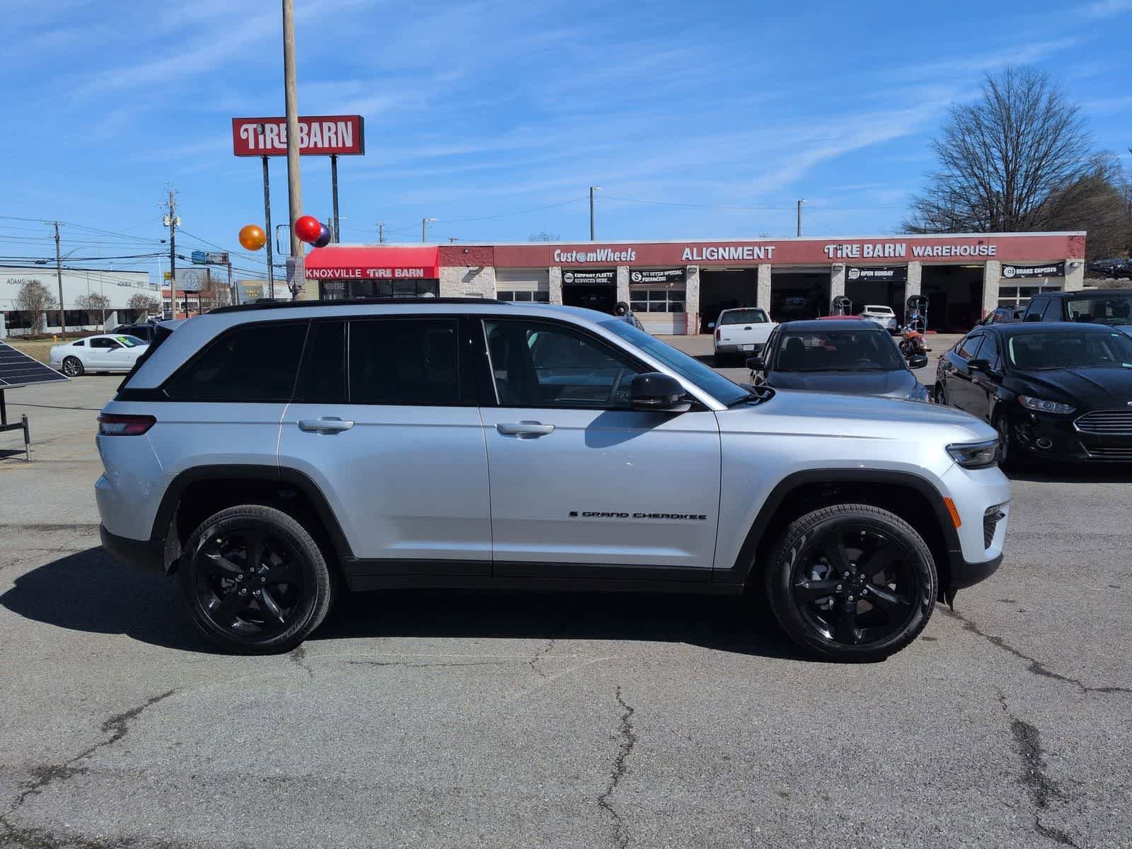 New 2025 Jeep Grand Cherokee Limited w/ Black Appearance Package image 9