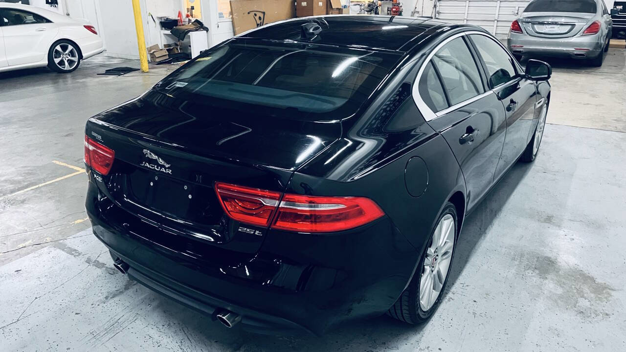 Used 2019 Jaguar XE Prestige image 8