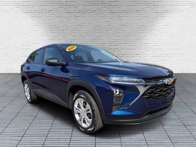 Used 2024 Chevrolet Trax LS w/ Driver Confidence Package image 5