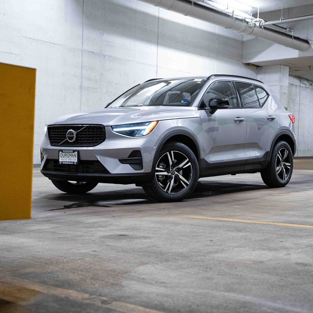 New 2026 Volvo XC40 B5 Core