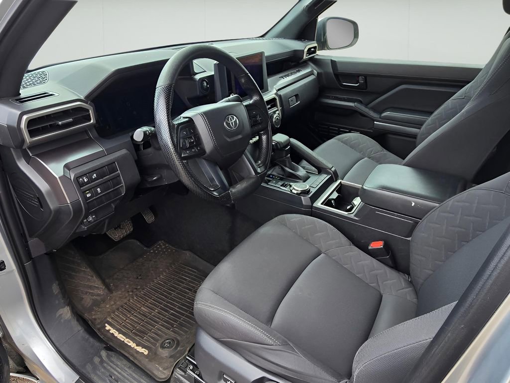 Used 2025 Toyota Tacoma SR5 AWD/4WD image 14