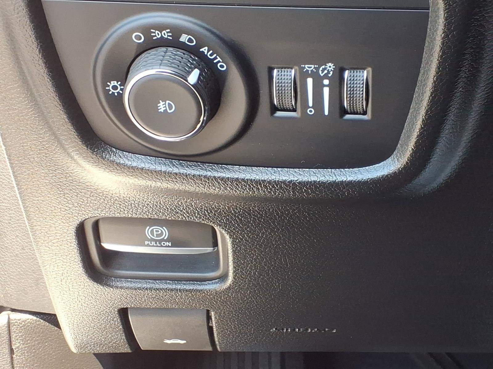 Used 2023 Jeep Grand Cherokee L Limited w/ Luxury Tech Group II AWD/4WD image 31