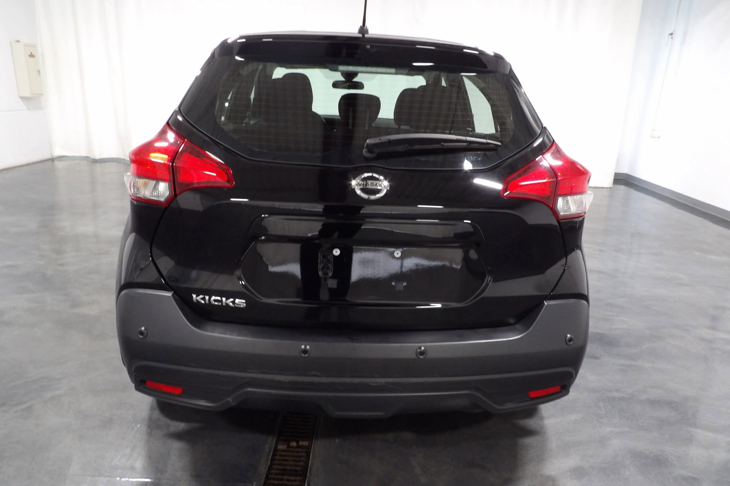 Used 2020 Nissan Kicks S image 5