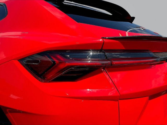 Used 2023 Lamborghini Urus Performante AWD/4WD image 23